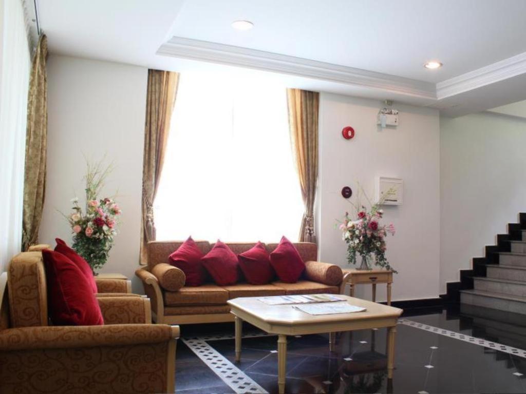 Romance Hotel Srinakarin Bangkok Exterior photo