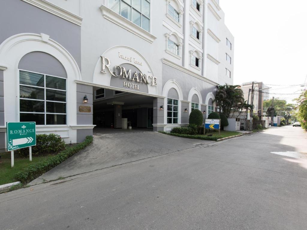 Romance Hotel Srinakarin Bangkok Exterior photo