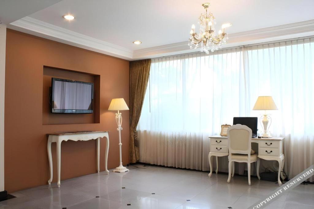 Romance Hotel Srinakarin Bangkok Exterior photo